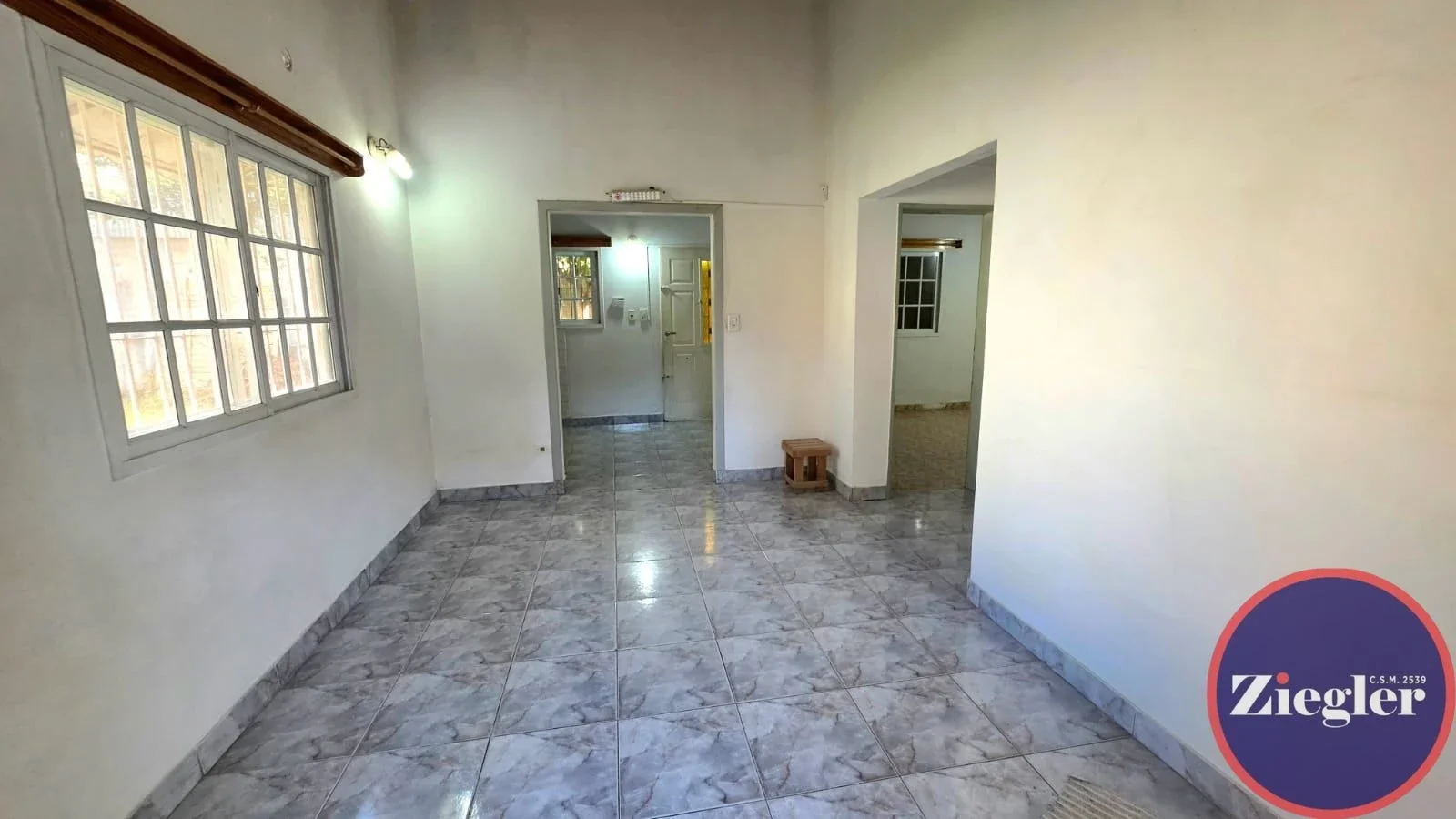 Casa en alquiler c/ cochera en Bella Vista - Imagen 2