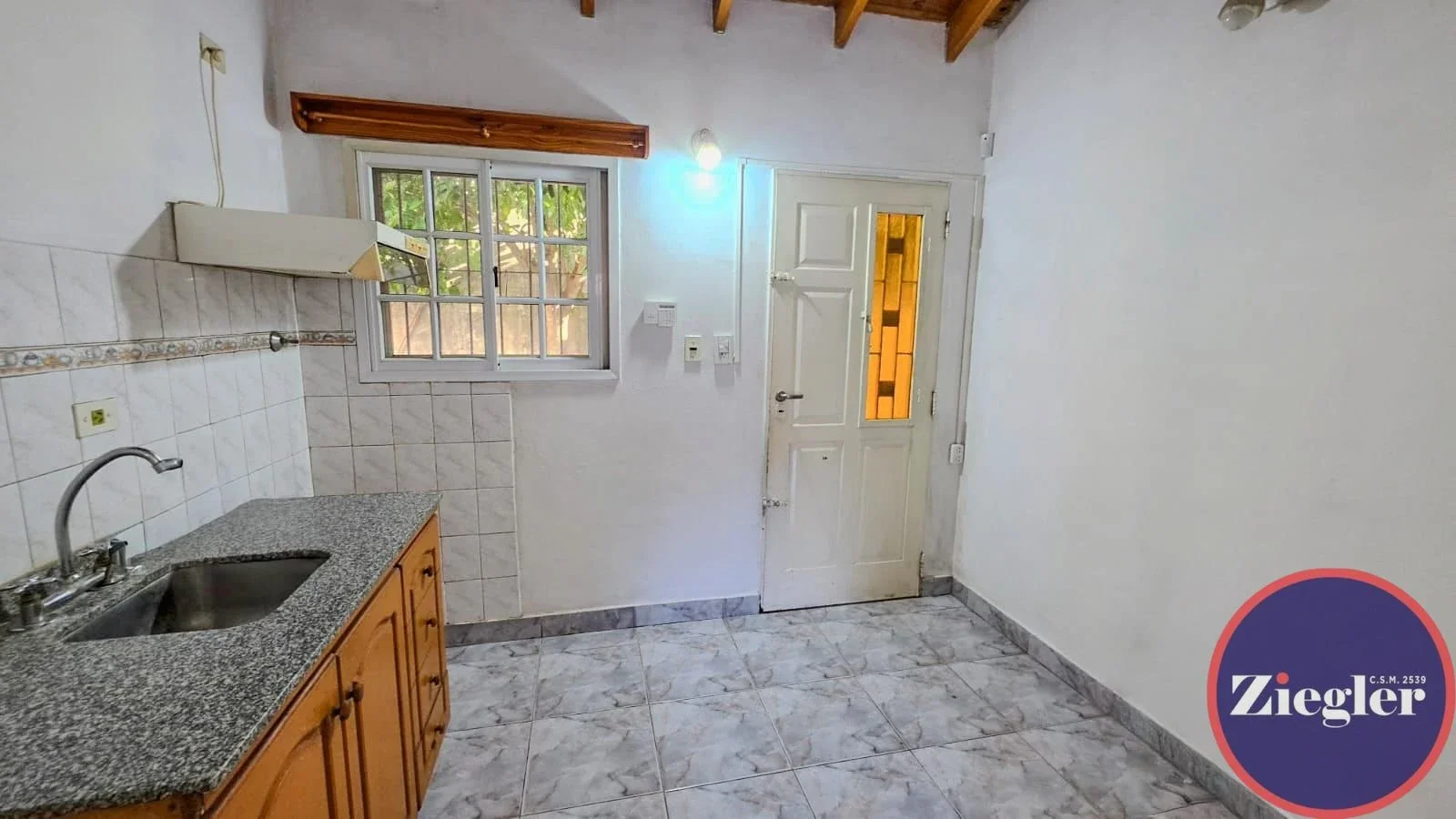 Casa en alquiler c/ cochera en Bella Vista - Imagen 5