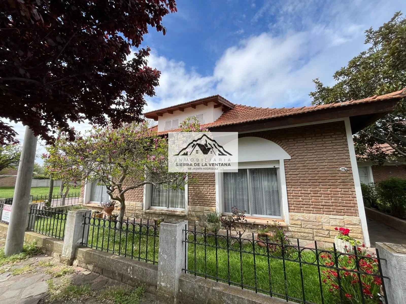 Chalet en venta c/ cochera en Saldungaray - Imagen 1