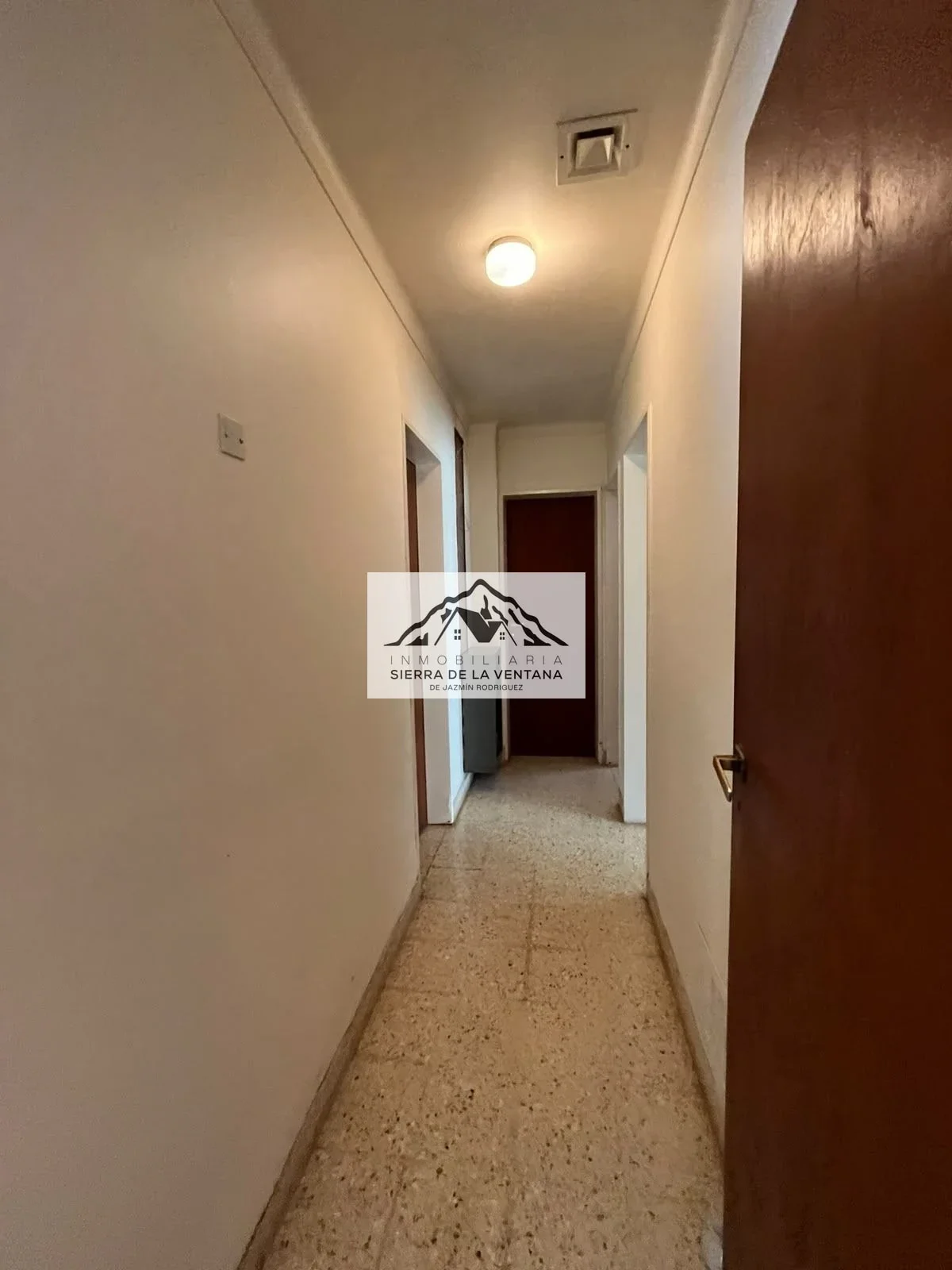 Chalet en venta c/ cochera en Saldungaray - Imagen 2