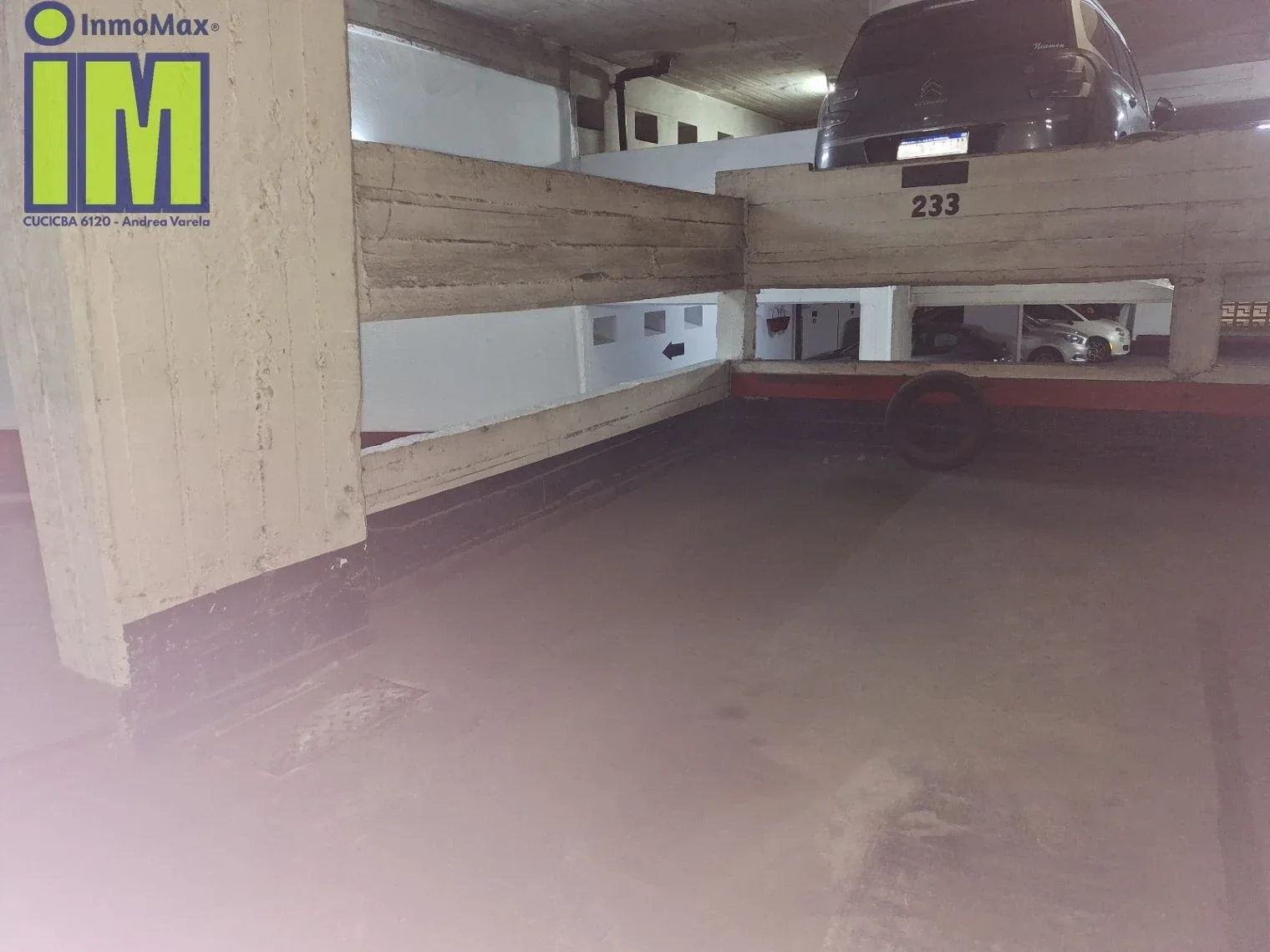 Cochera fija cubierta en tercer piso por rampa - Imagen 1
