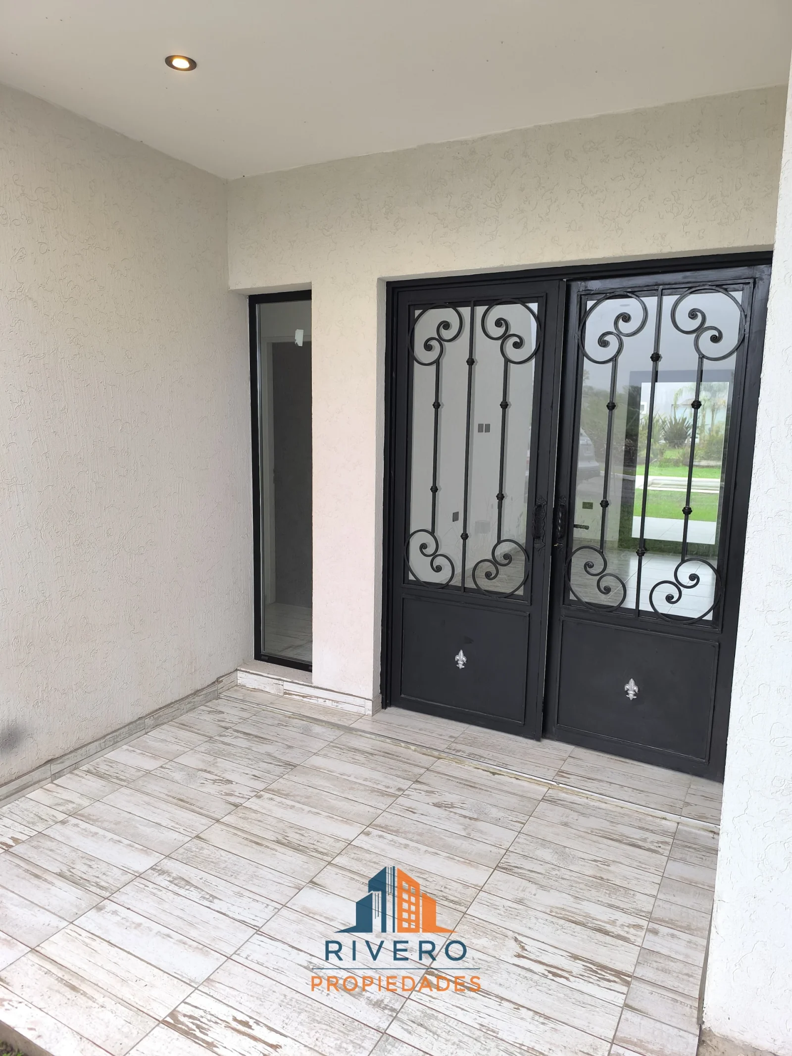 Venta Casa a Estrenar 3 Habitaciones Piscina Gas Cochera Horizontes al Sur - Imagen 1