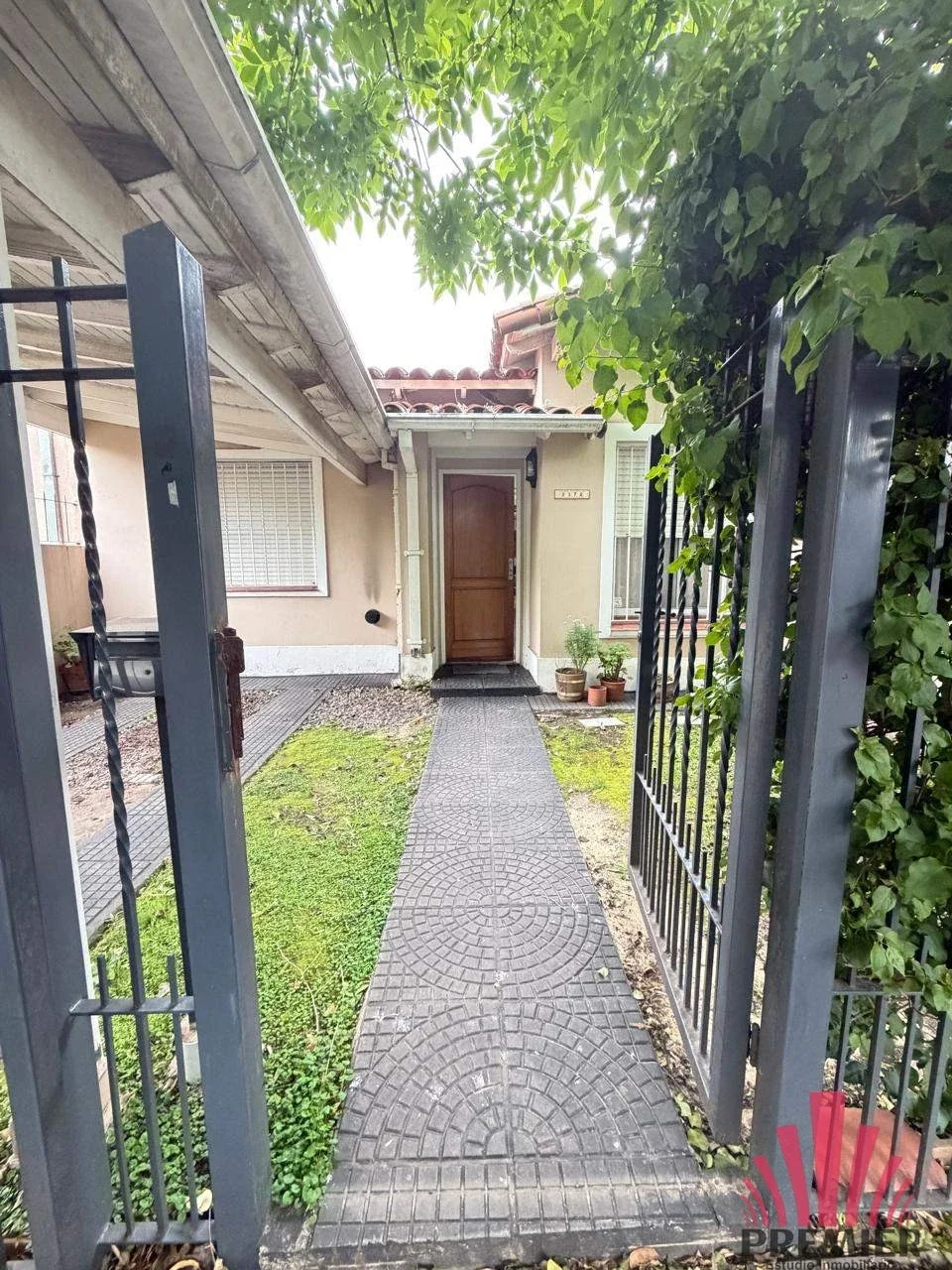Chalet en venta c/ cochera en Ciudad Jardín El Libertador - Imagen 2