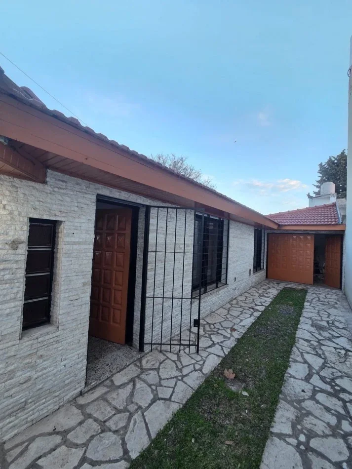 Casa en alquiler c/ cochera en San Miguel - Imagen 2