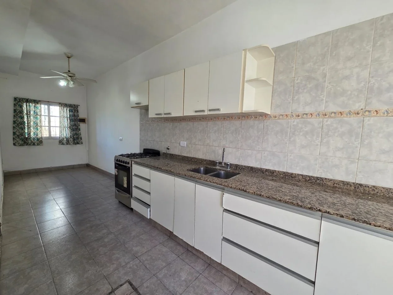 Casa en alquiler c/ cochera en José C. Paz - Imagen 4