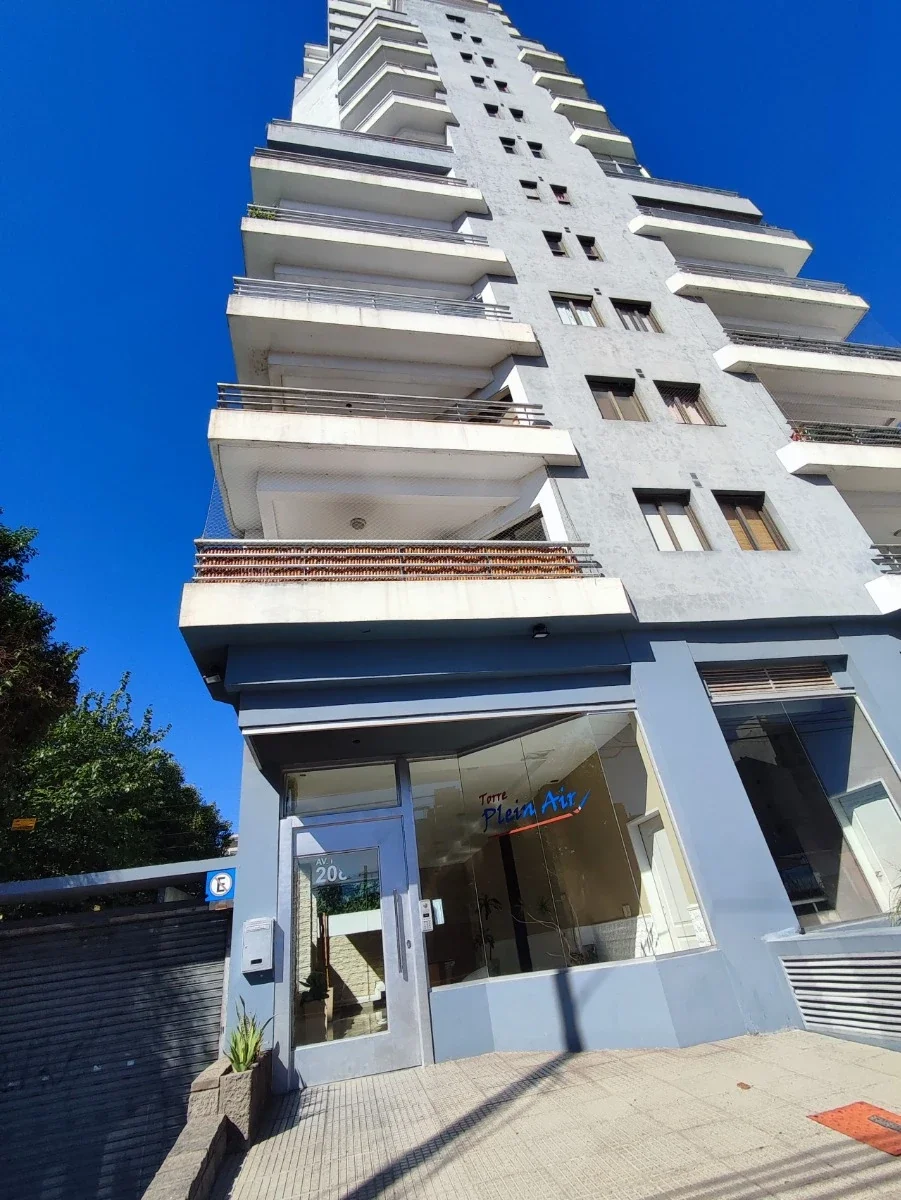 Dpto 3 Ambientes En San Miguel, Sobre Av. Peron, Entre Guemes Y Argüero - Imagen 2