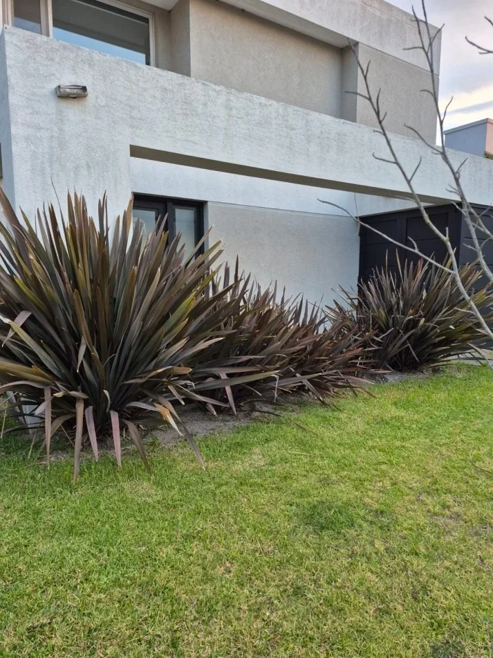 Casa en alquiler c/ cochera en Bella Vista - Imagen 5