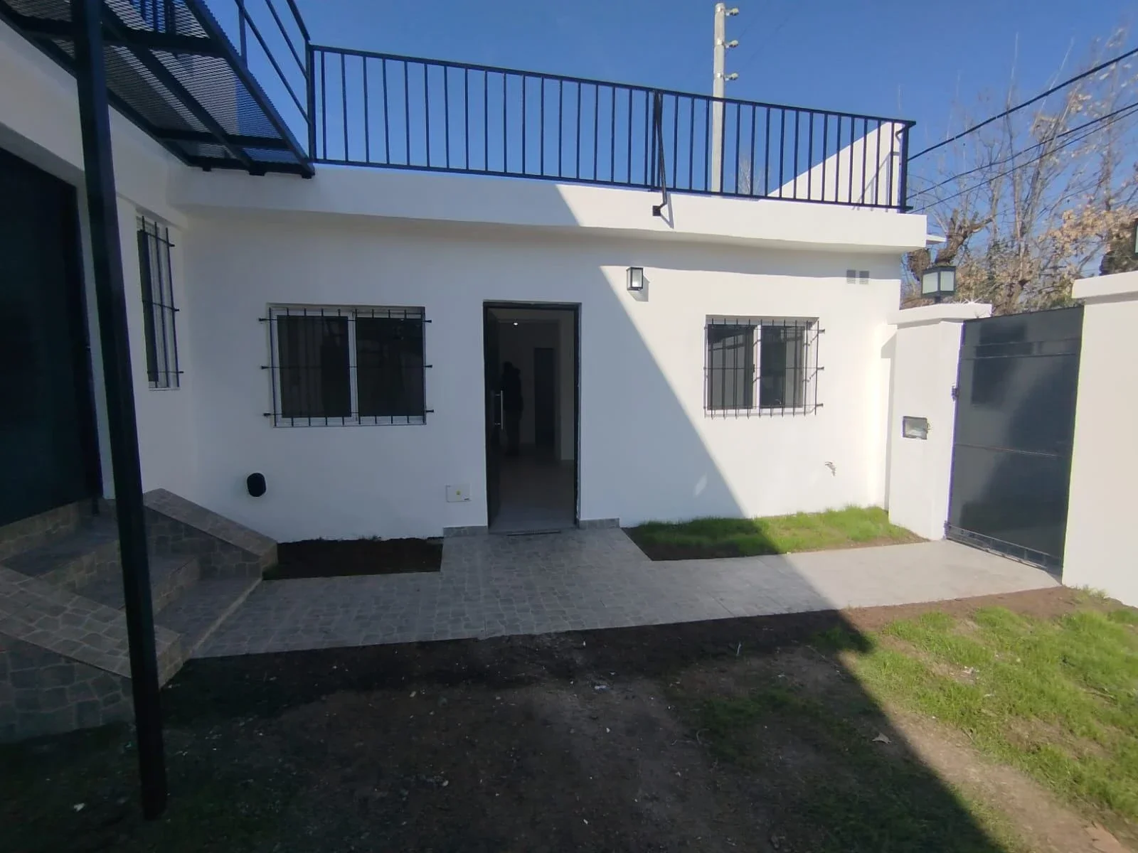 Casa en alquiler c/ cochera en Bella Vista - Imagen 2