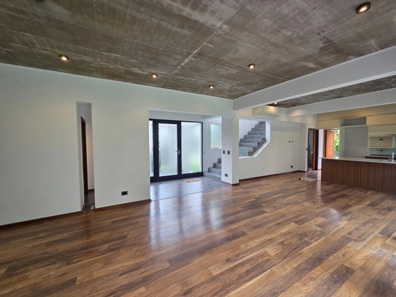 Casa en alquiler c/ cochera en Bella Vista - Imagen 2