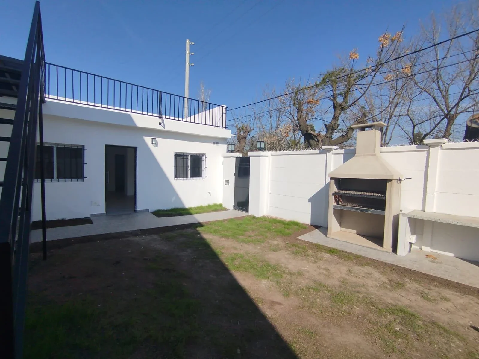 Casa en alquiler c/ cochera en Bella Vista - Imagen 1