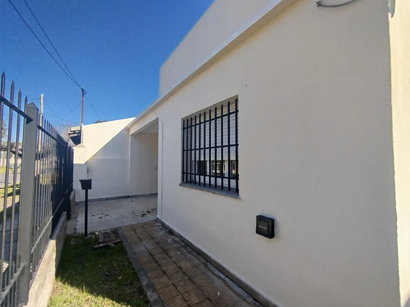 Casa en alquiler c/ cochera en Hurlingham - Imagen 2