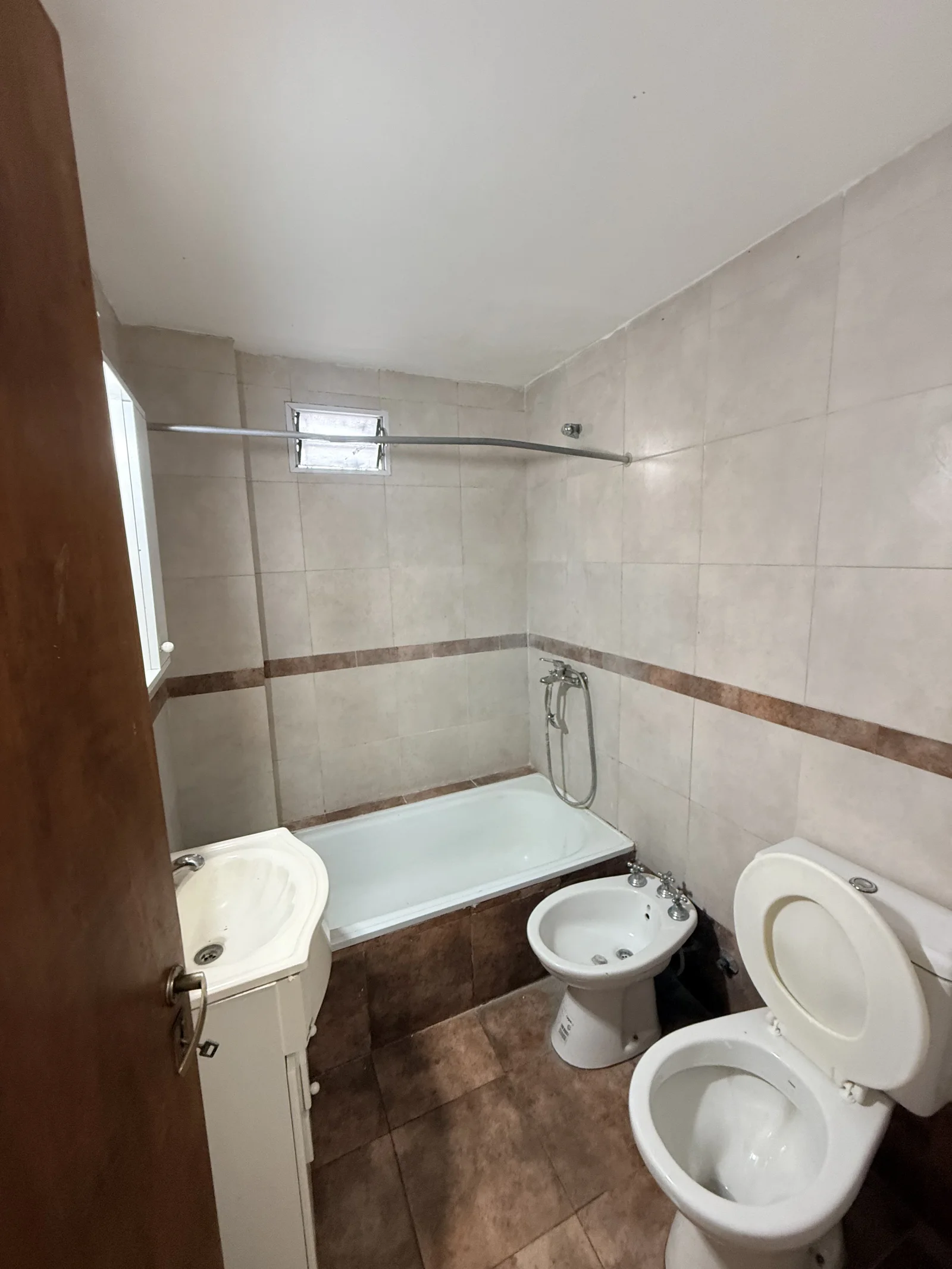 Departamento en alquiler c/ cochera en José C. Paz - Imagen 1