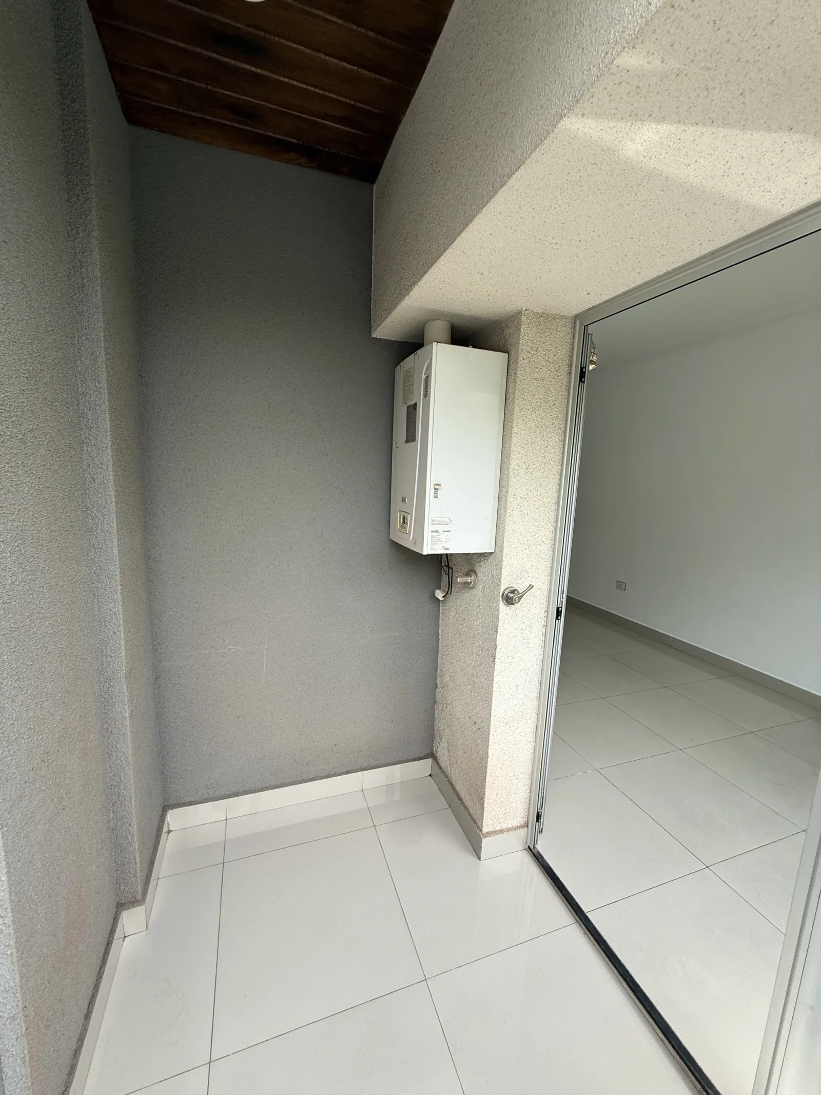 Depto. en ALQUILER de 1 dorm. con balcón en el Centro de Salta Capital - Imagen 2