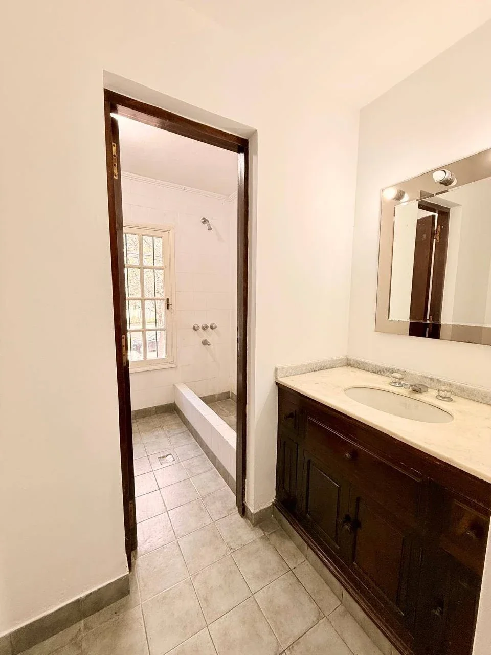 Casa en venta de 4 dorm. c/ cochera en Tres Cerritos, Salta - Imagen 3