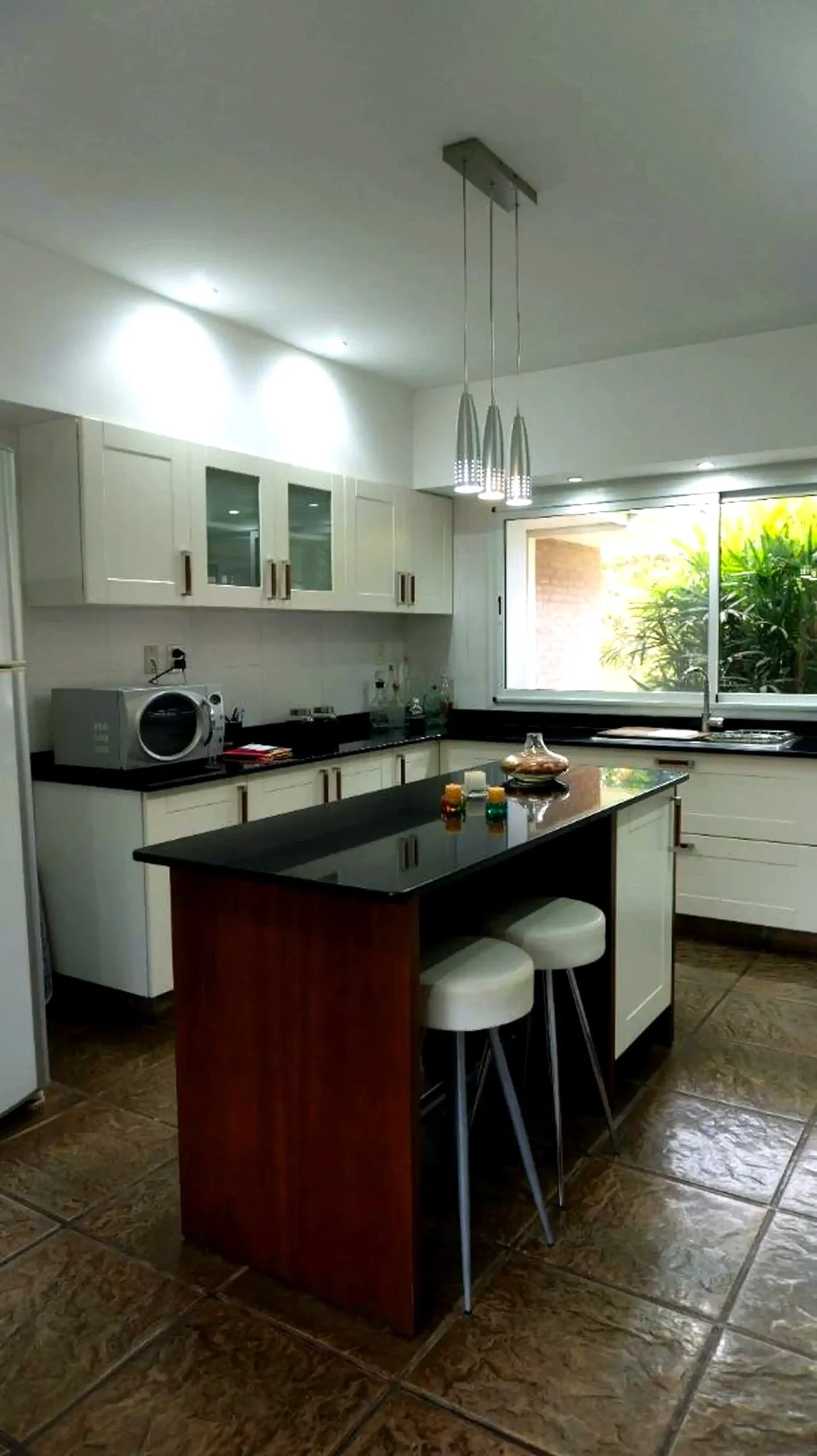Casa en venta de 3 dorm. en suite con gimnasio y jacuzzi en Valle Escondido - Imagen 4