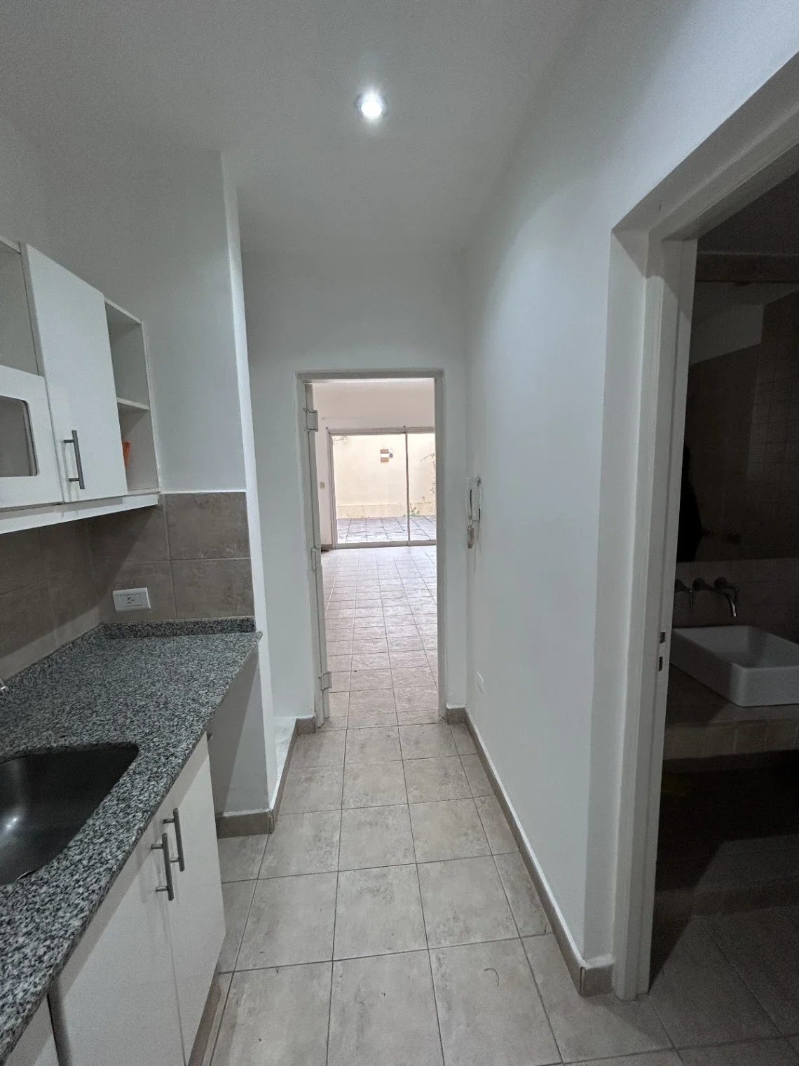Monoambiente en alquiler c/cochera en Grand Bourg, B° Los Profesionales - Imagen 4