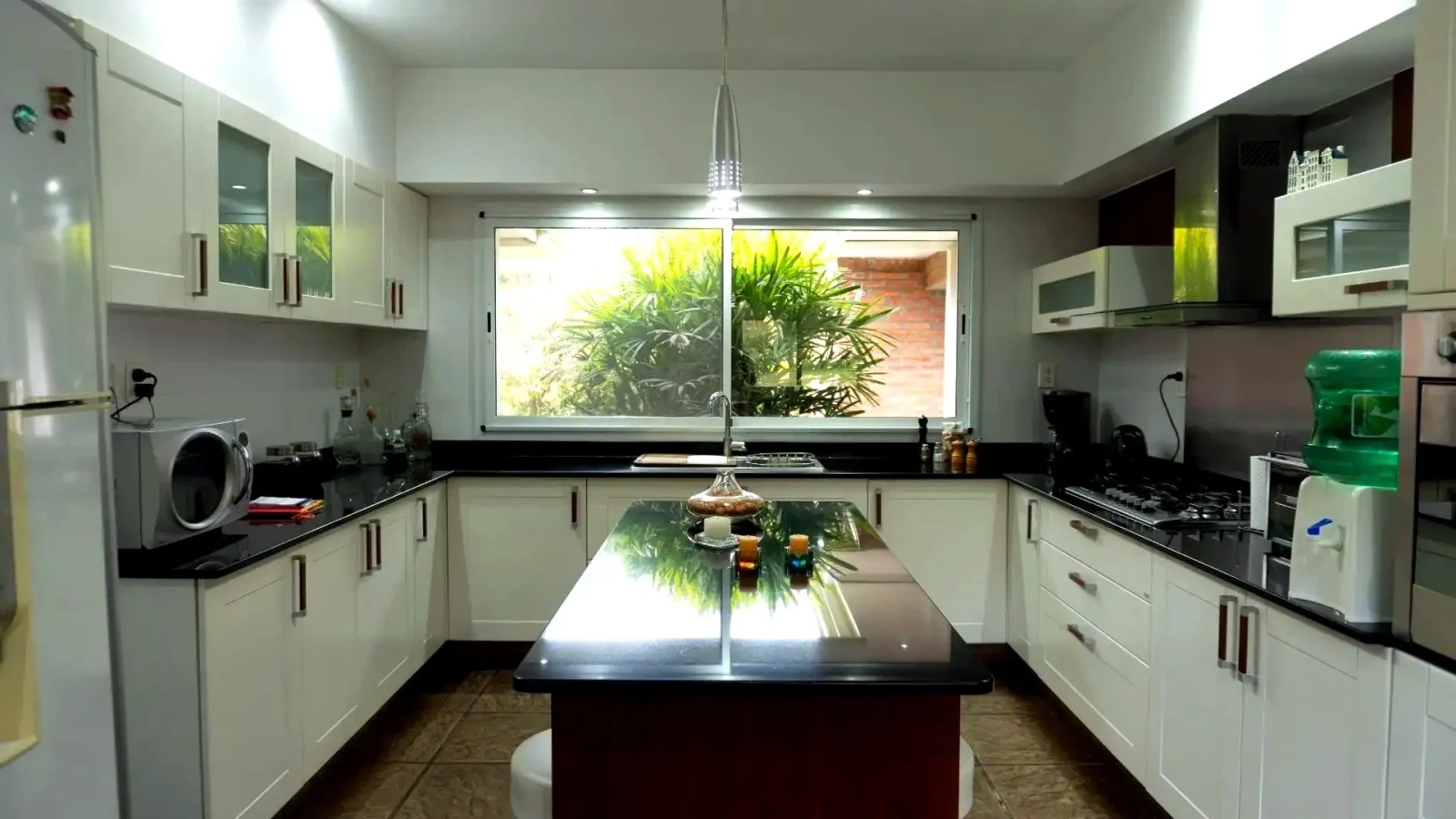 Casa en venta de 3 dorm. en suite con gimnasio y jacuzzi en Valle Escondido - Imagen 3