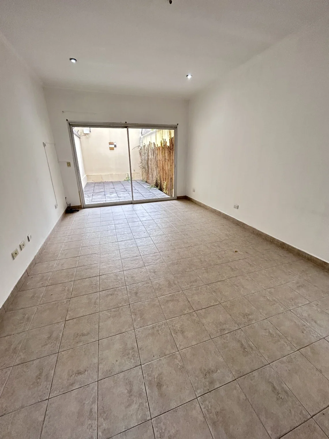 Monoambiente en alquiler c/cochera en Grand Bourg, B° Los Profesionales - Imagen 3