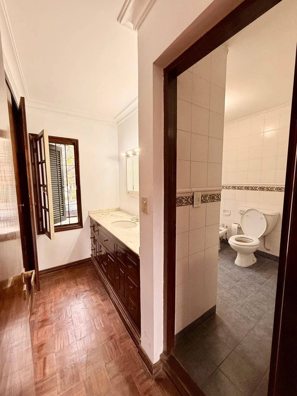 Casa en venta de 4 dorm. c/ cochera en Tres Cerritos, Salta - Imagen 4