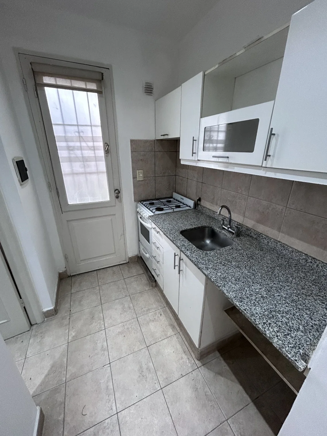Monoambiente en alquiler c/cochera en Grand Bourg, B° Los Profesionales - Imagen 5