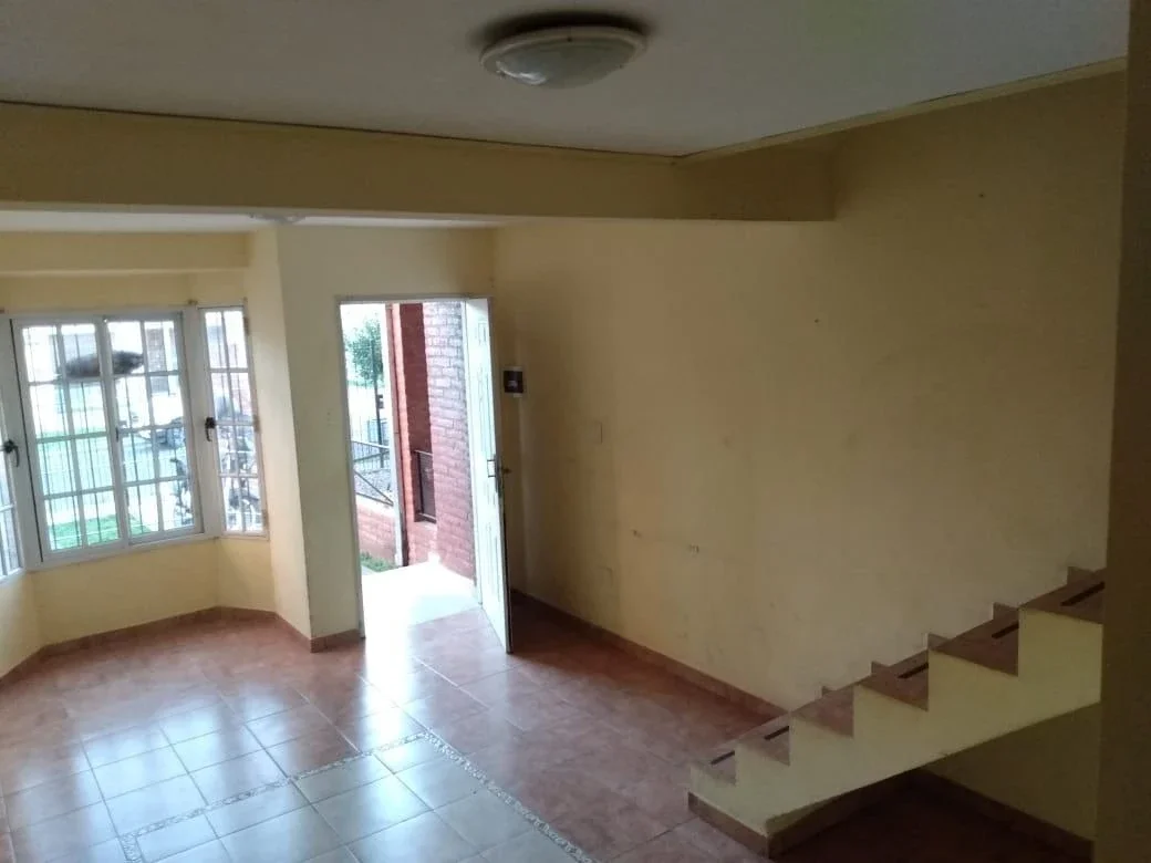 Dúplex en alquiler c/ cochera en Bella Vista - Imagen 2