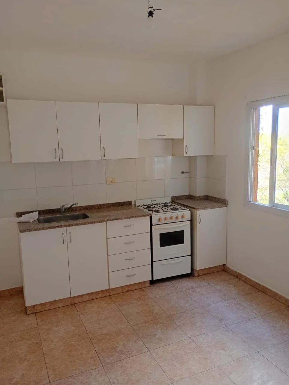 Departamento en alquiler c/ cochera en San Miguel de Ghiso - Imagen 1