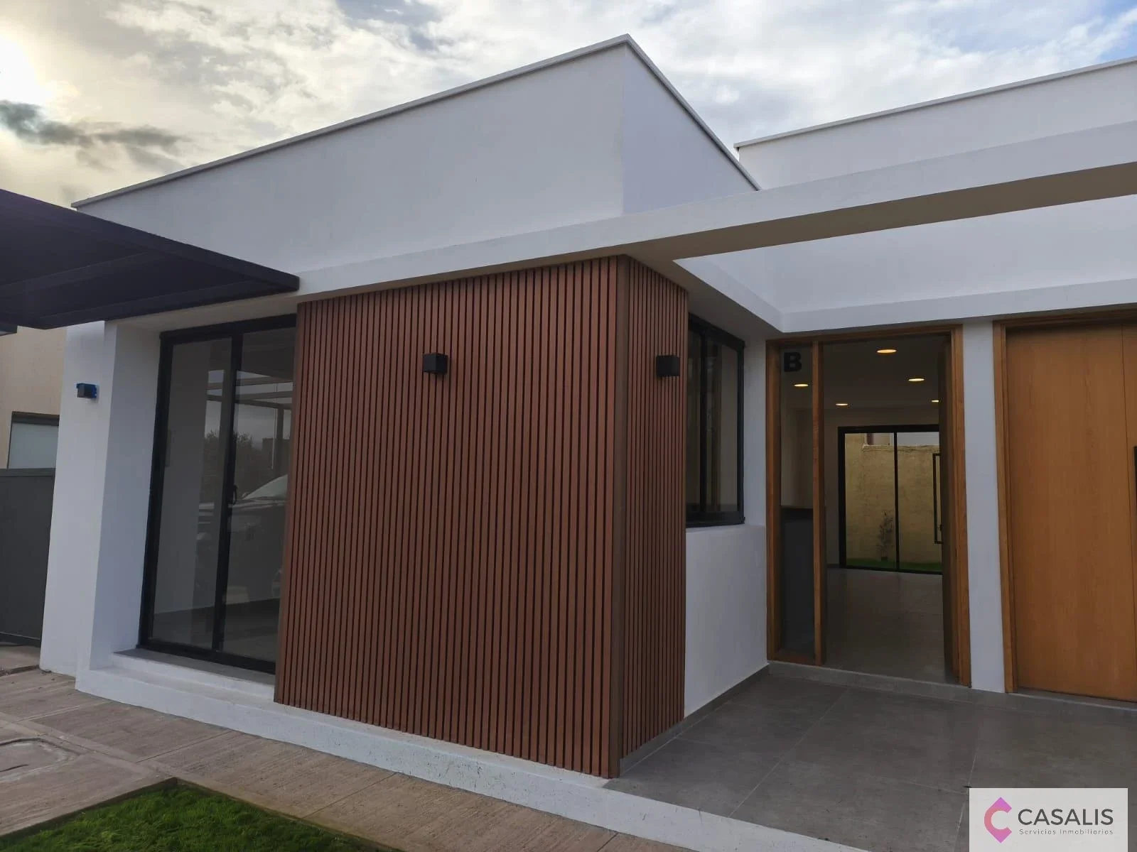 Casa en alquiler c/ cochera en Luján de Cuyo - Imagen 1