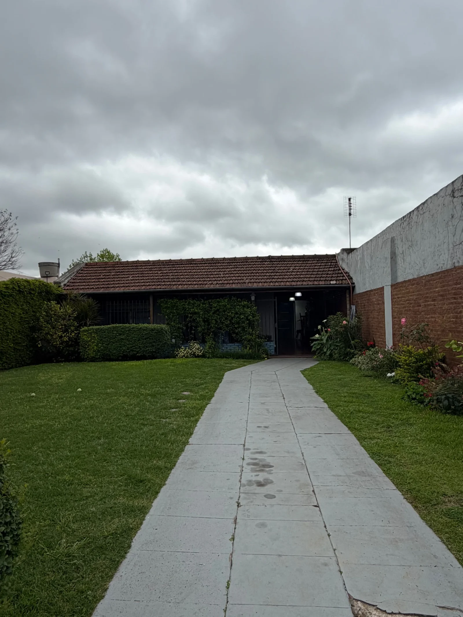 Casa en venta c/ cochera en Bella Vista - Imagen 1