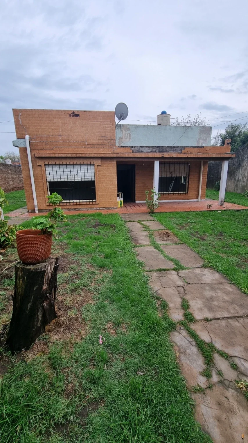 Casa en venta c/ cochera en Los Polvorines - Imagen 1
