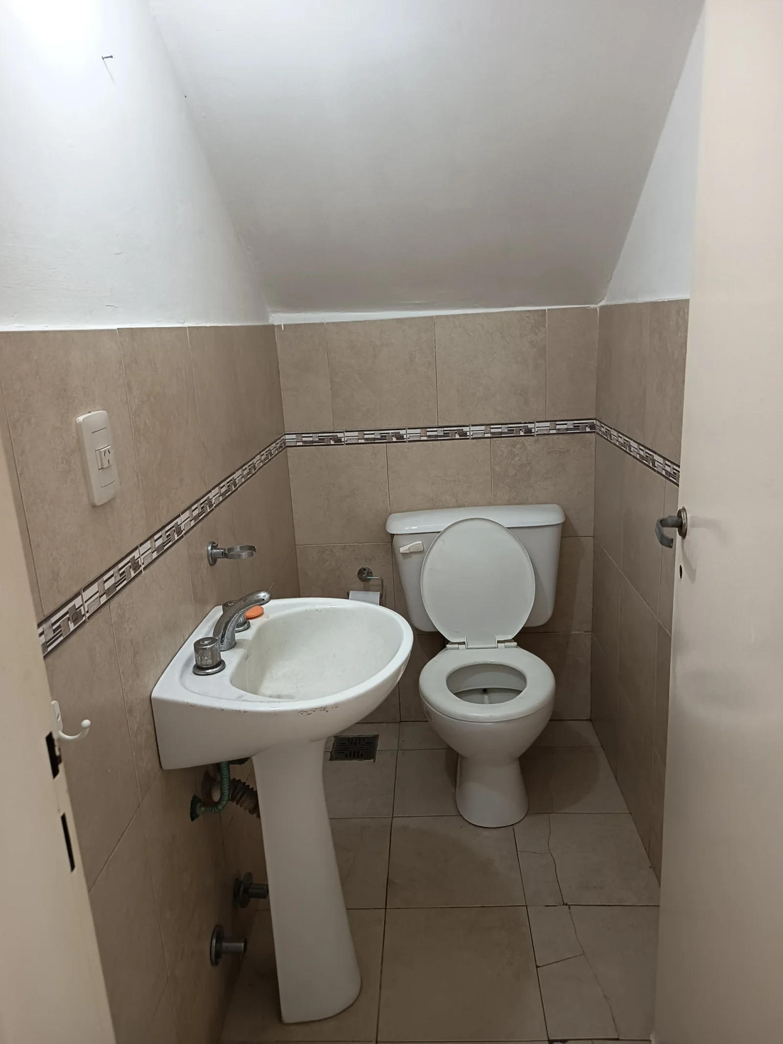 Dúplex en alquiler c/ cochera en Los Polvorines - Imagen 2