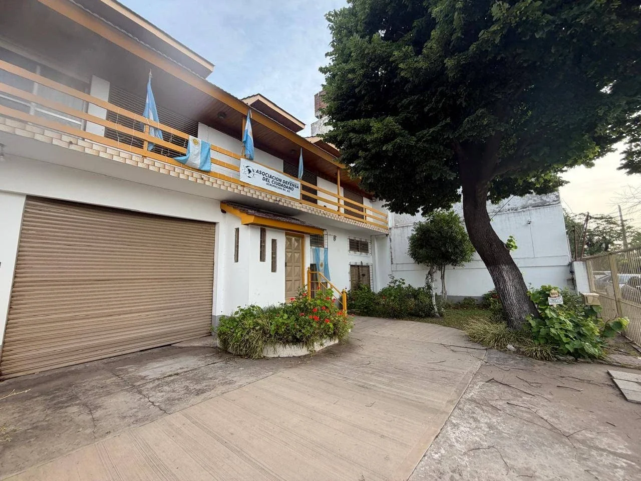 CASA EN VENTA CON LOCALES EN SAN MIGUEL - Imagen 1