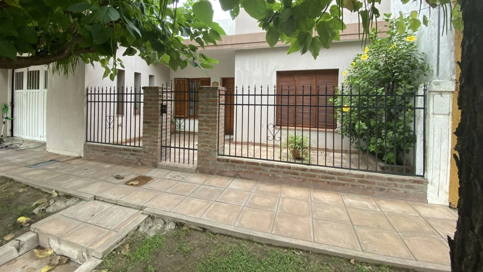 Casa en venta de 2 dormitorios c/ cochera en 9 de Julio - Imagen 1