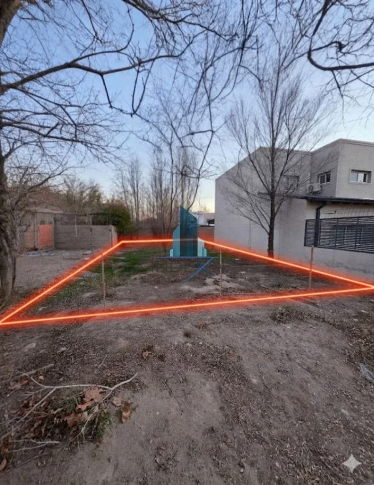 Lote en barrio Entre Aguas II - 300m2 todos los servicios - Imagen 1