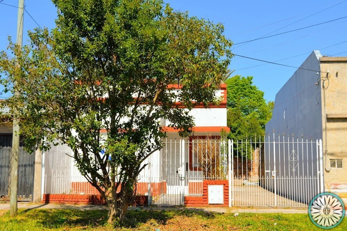 Casa en venta c/ cochera en Lomas de Zamora - Imagen 2