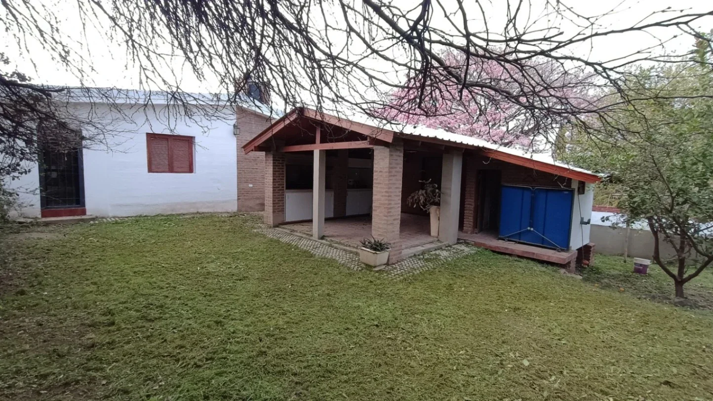 Casa en alquiler c/ cochera en Saldán - Imagen 1