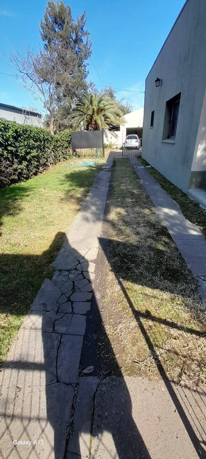 Casa en alquiler en Bella Vista para uso deposito o taller interno - Imagen 4