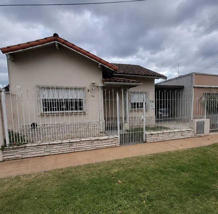 Casa en venta c/ cochera en Bella Vista - Imagen 1