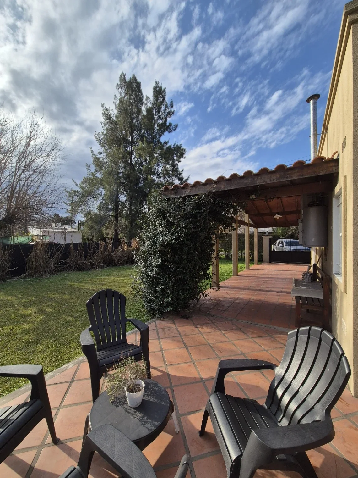Casa en alquiler c/ cochera en Bella Vista - Imagen 2