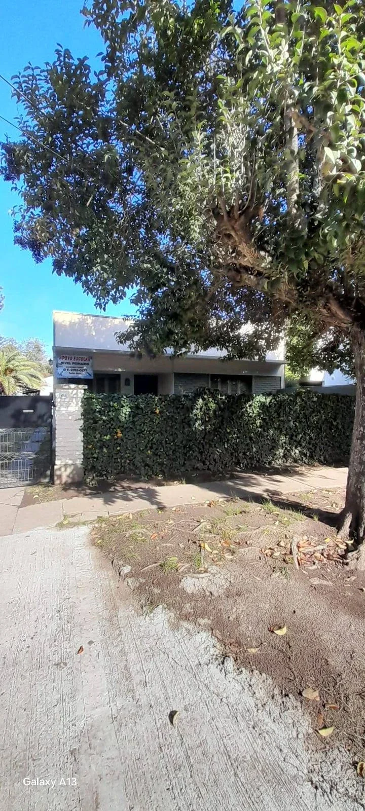 Casa en alquiler en Bella Vista para uso deposito o taller interno - Imagen 1