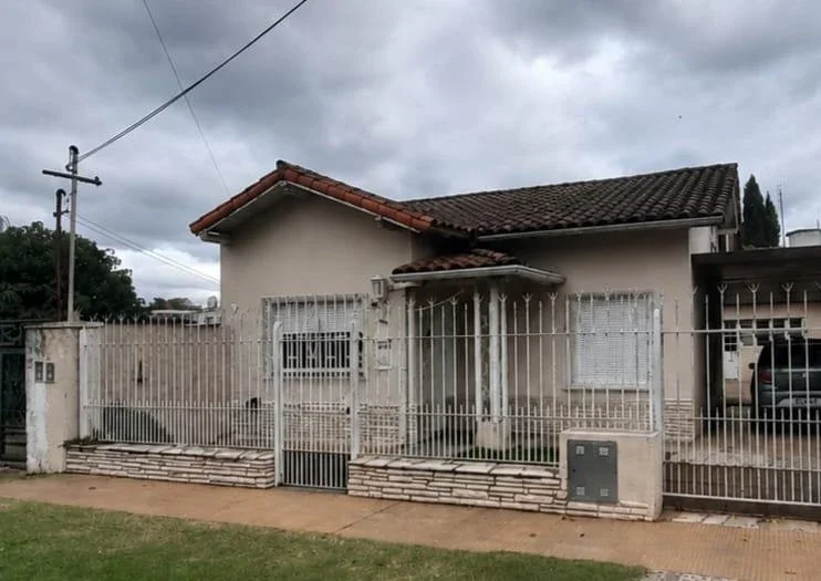 Casa en venta c/ cochera en Bella Vista - Imagen 2