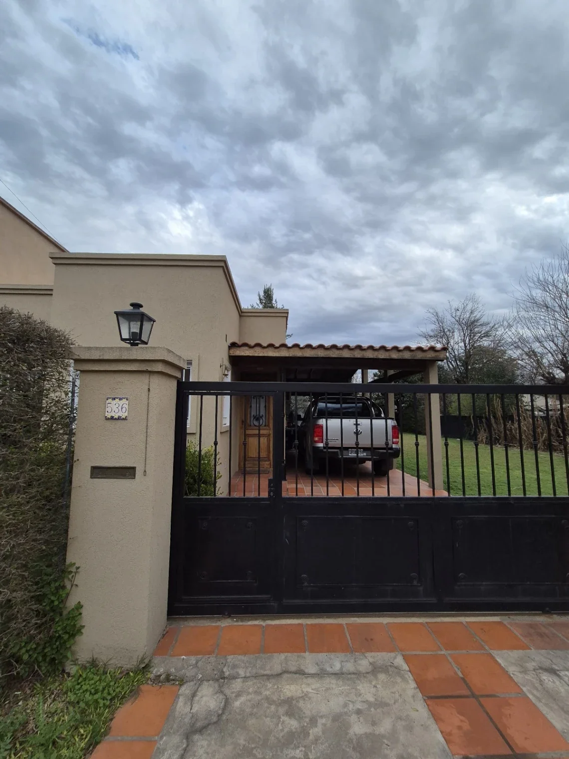Casa en alquiler c/ cochera en Bella Vista - Imagen 1