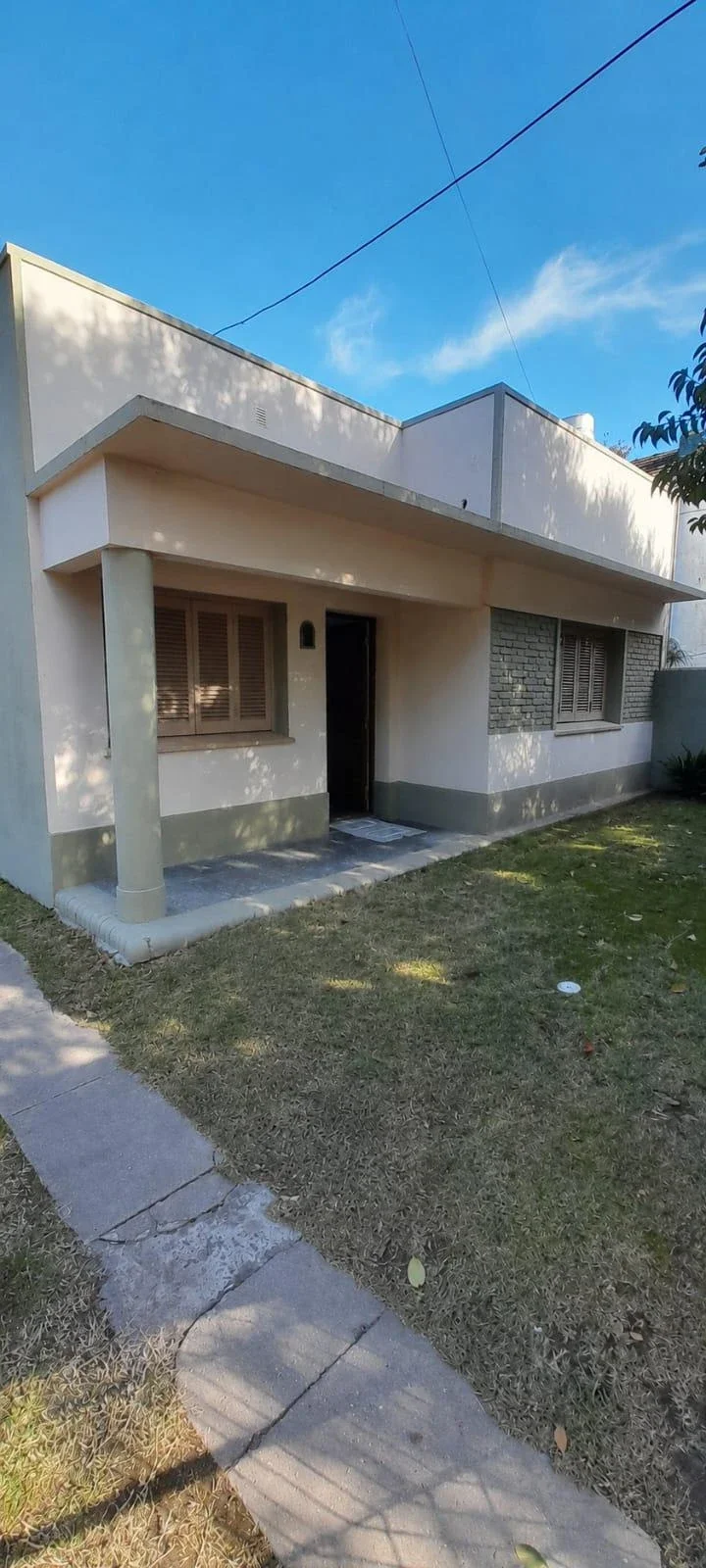 Casa en alquiler en Bella Vista para uso deposito o taller interno - Imagen 3