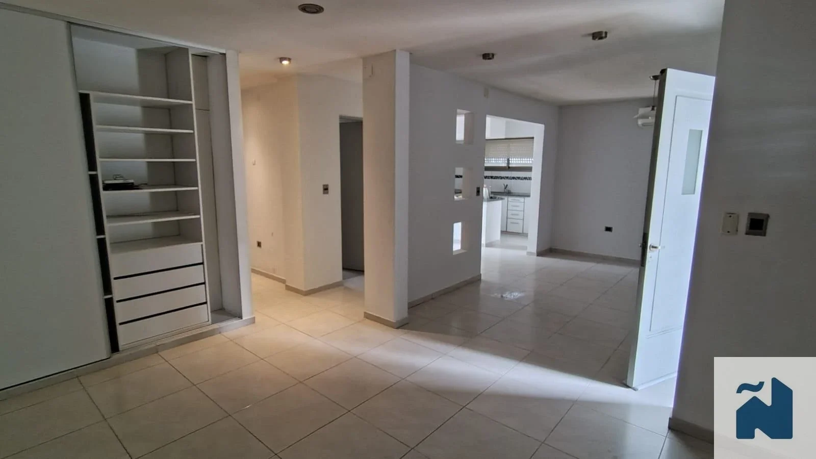 Casa en alquiler c/ cochera en La Plata - Imagen 1