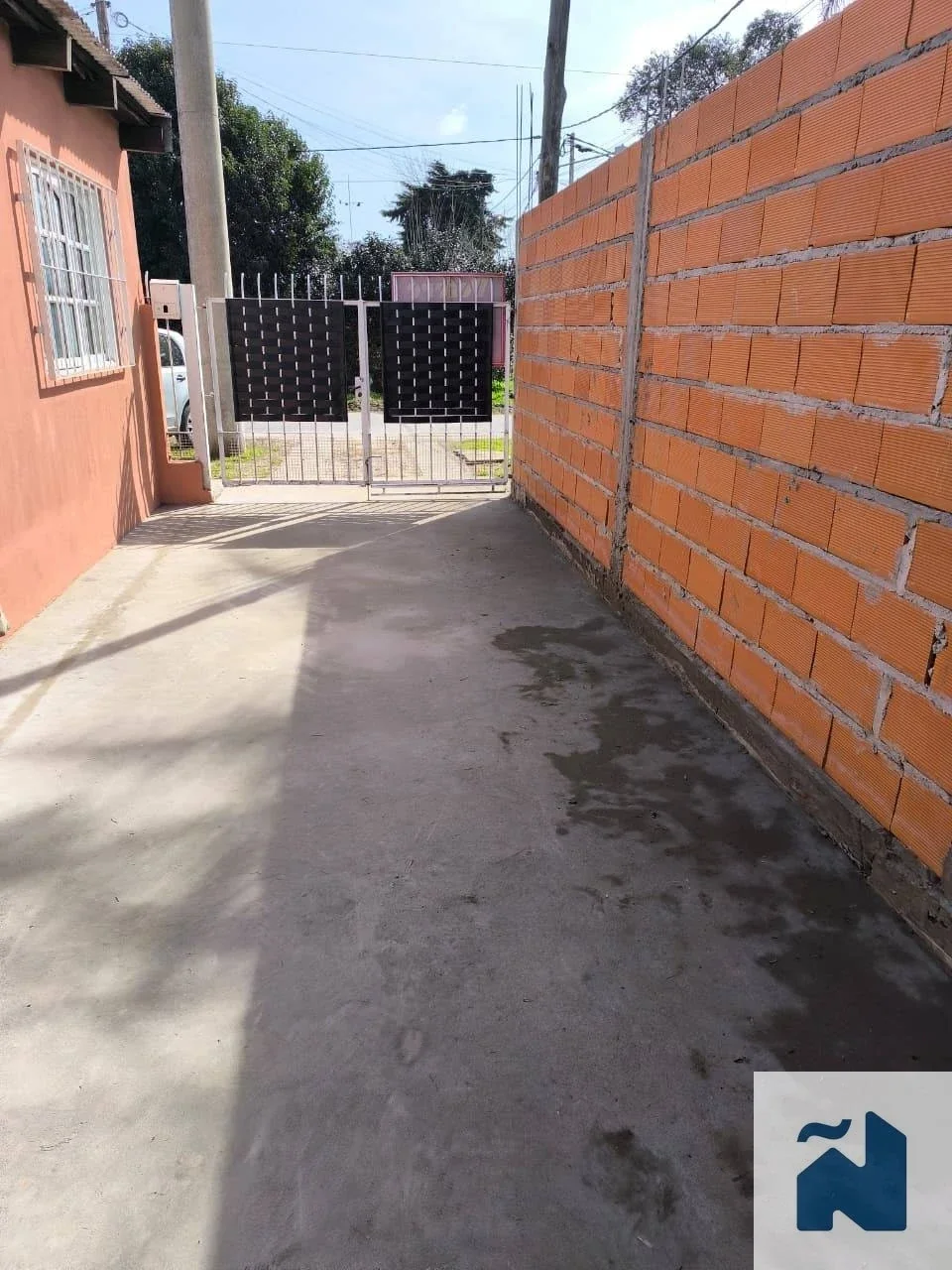 Casa en alquiler c/ cochera en Los Hornos - Imagen 3