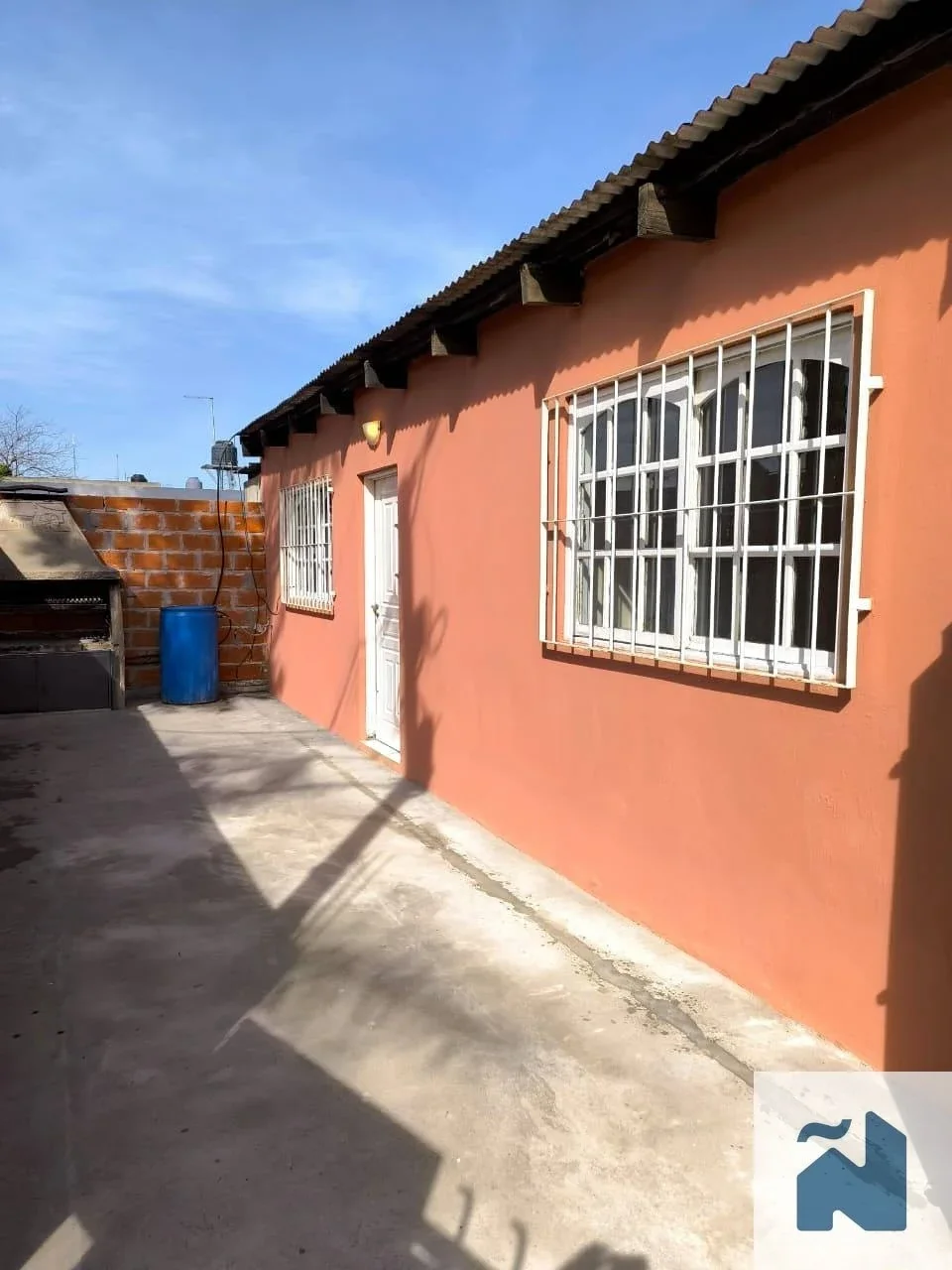 Casa en alquiler c/ cochera en Los Hornos - Imagen 2
