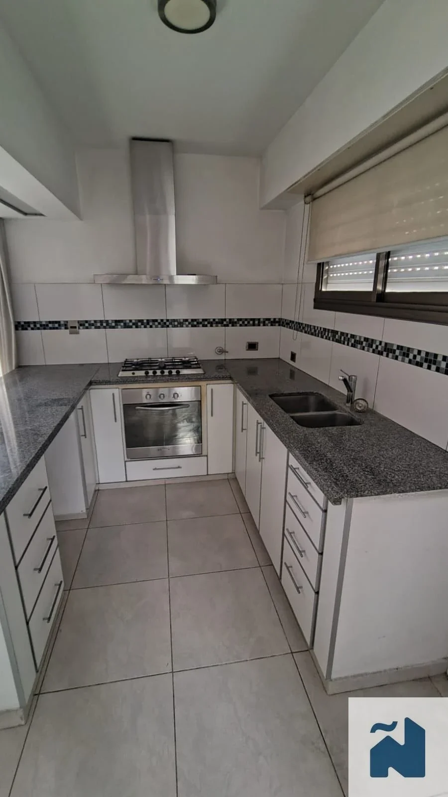 Casa en alquiler c/ cochera en La Plata - Imagen 3