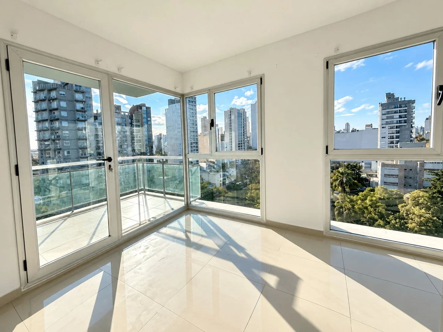 Departamento Dos Ambientes Alquiler Lomas de Zamora  Balcon, Amenities Cochera - Imagen 4