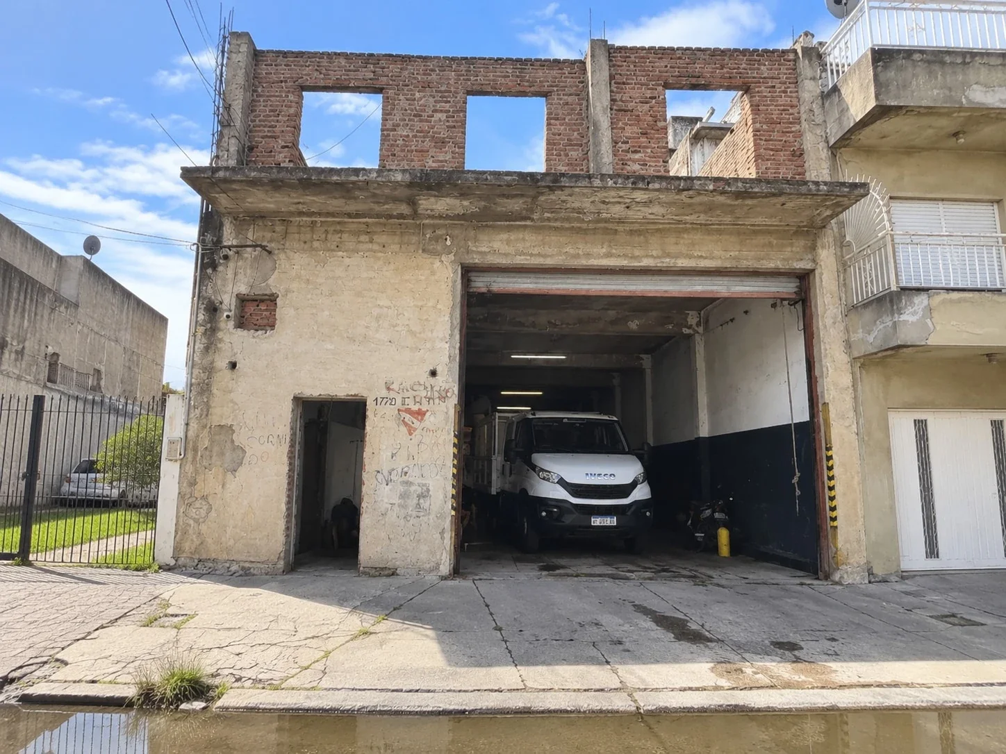 Depósito en venta de 400mts Lanus  cocheras - Imagen 2