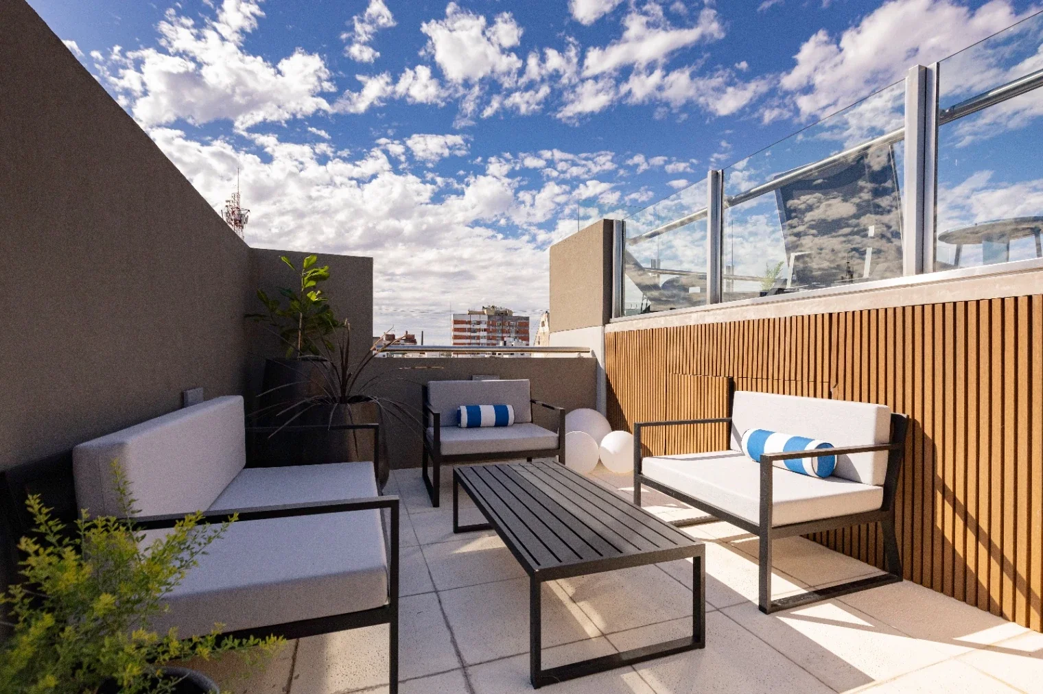 Departamento en venta 3amb c/ dependencia y cochera en Recoleta - Imagen 2