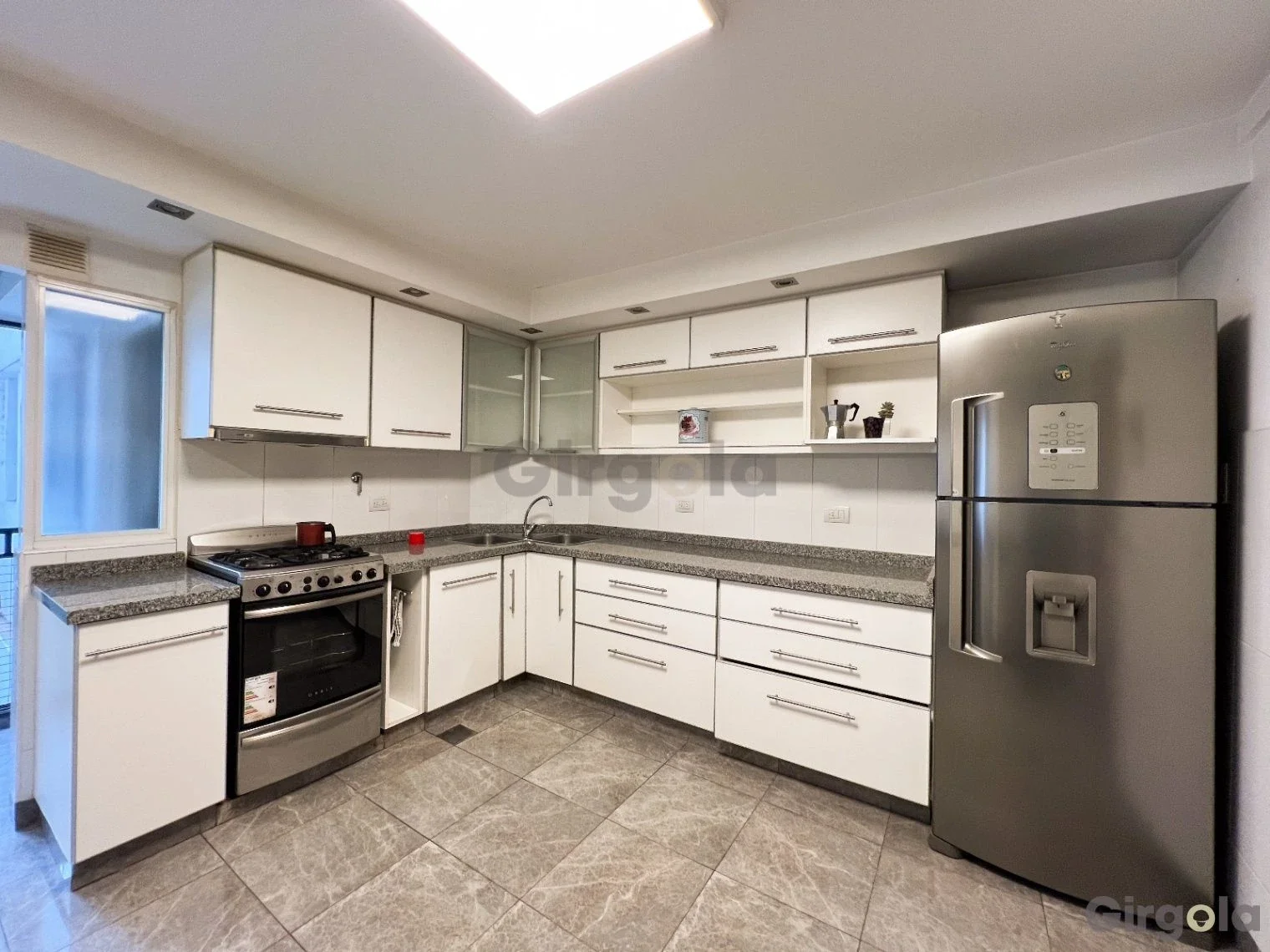 Venta departamento 5 ambientes c/ cochera en Caballito - Imagen 1